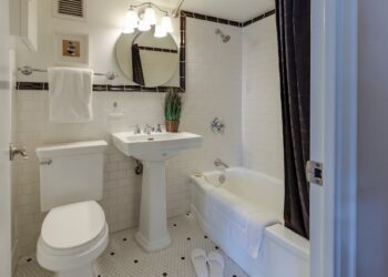 Make Small Bathroom Look Bigger