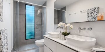 Walk-In Showers vs. Bathtubs